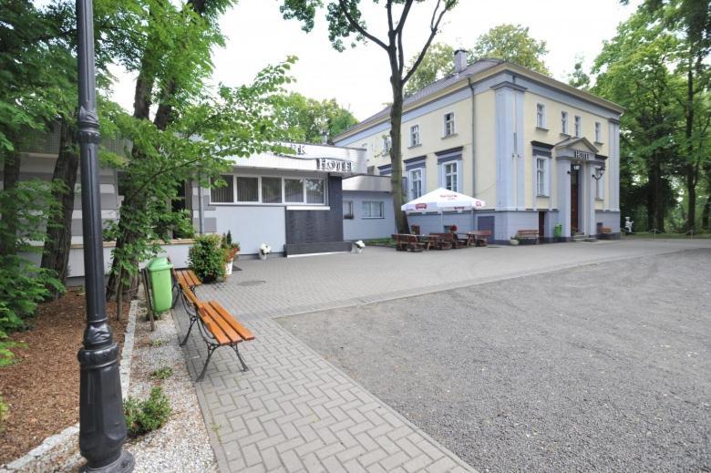 Park Hotel Dobrodzien Eksteriør bilde