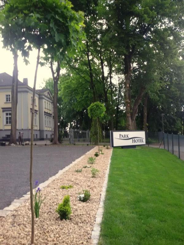 Park Hotel Dobrodzien Eksteriør bilde