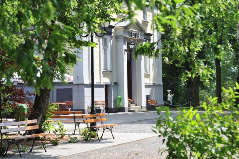 Park Hotel Dobrodzien Eksteriør bilde