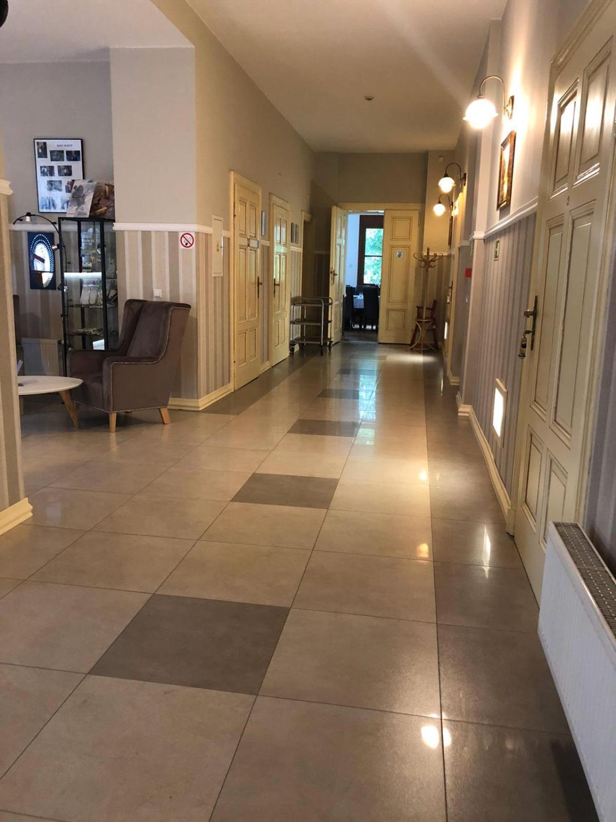 Park Hotel Dobrodzien Eksteriør bilde