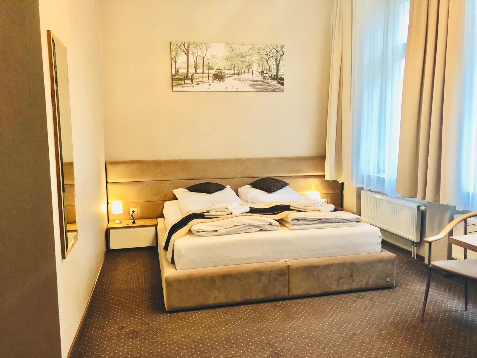 Park Hotel Dobrodzien Eksteriør bilde